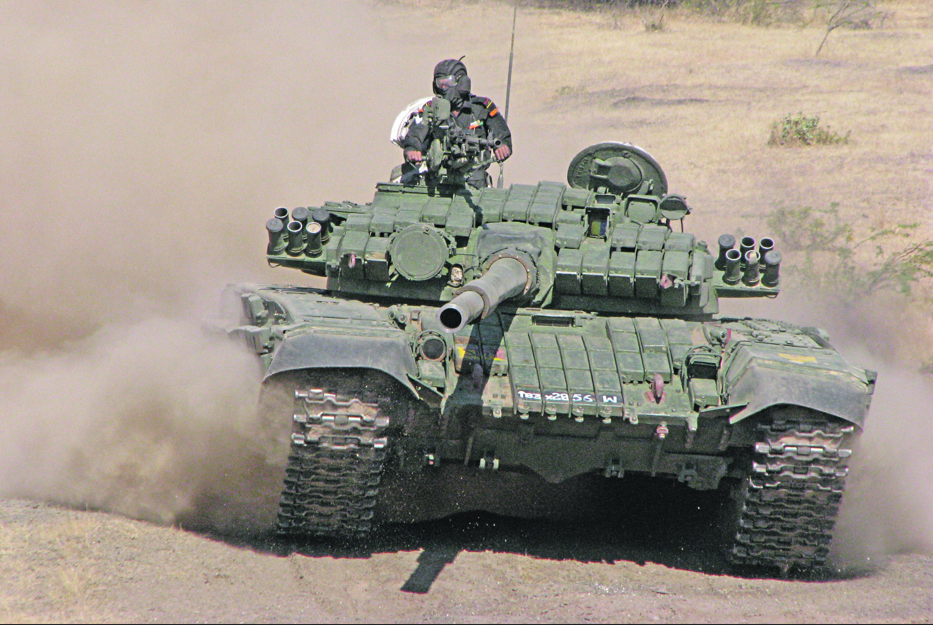 (VIDEO) PUTIN JAČA VATRENU MOĆ BALTIČKE FLOTE: Stiže 30 novih tenkova T-72B